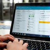 Selecting a subscription plan on laptop